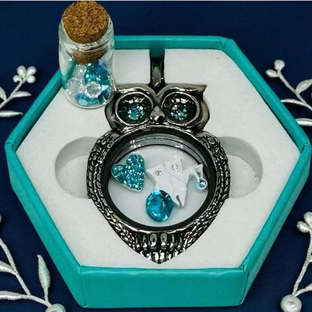 Origami Owl Locket complete with Charms & Stardust